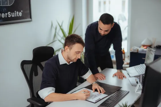 Weblabs Team bei der gemeinsamen Arbeit am Konzept
